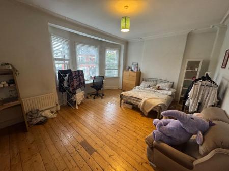 5 bedroom Flat to let in (5 Bed) Millicent Road, West Bridgford, NG2