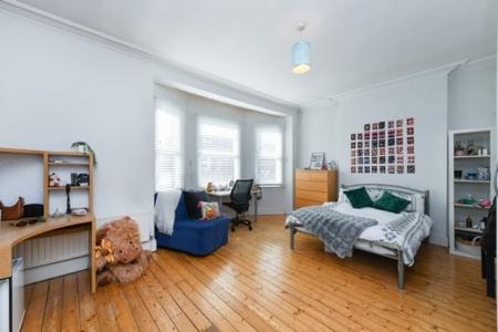 5 bedroom Flat to let in (5 Bed) Millicent Road, West Bridgford, NG2