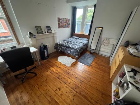 5 bedroom Flat to let in (5 Bed) Millicent Road, West Bridgford, NG2