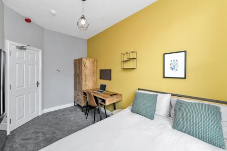 12 bedroom Town house to let in (12-bed) Waverley Street, Arboretum, Nottingham, NG7