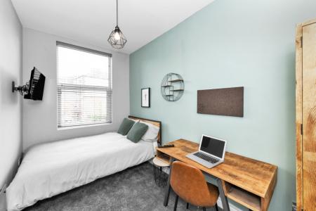 12 bedroom Town house to let in (12-bed) Waverley Street, Arboretum, Nottingham, NG7