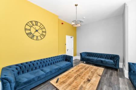 12 bedroom Town house to let in (12-bed) Waverley Street, Arboretum, Nottingham, NG7