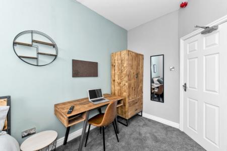 12 bedroom Town house to let in (12-bed) Waverley Street, Arboretum, Nottingham, NG7