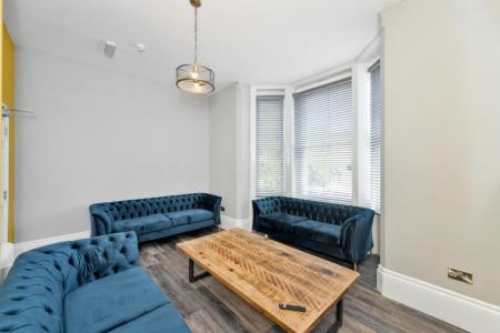 12 bedroom Town house to let in (12-bed) Waverley Street, Arboretum, Nottingham, NG7