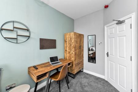 12 bedroom Town house to let in (12-bed) Waverley Street, Arboretum, Nottingham, NG7