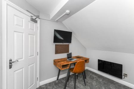 12 bedroom Town house to let in (12-bed) Waverley Street, Arboretum, Nottingham, NG7