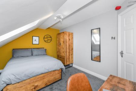 12 bedroom Town house to let in (12-bed) Waverley Street, Arboretum, Nottingham, NG7