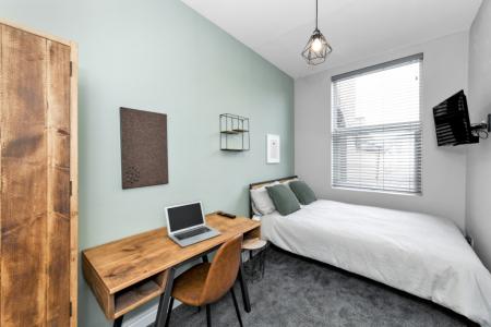 12 bedroom Town house to let in (12-bed) Waverley Street, Arboretum, Nottingham, NG7