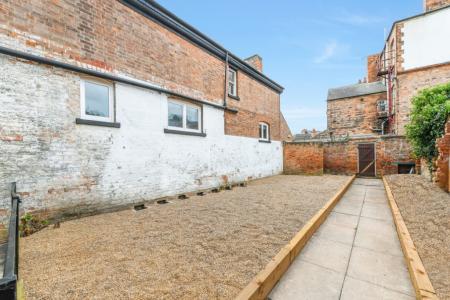 12 bedroom Town house to let in (12-bed) Waverley Street, Arboretum, Nottingham, NG7