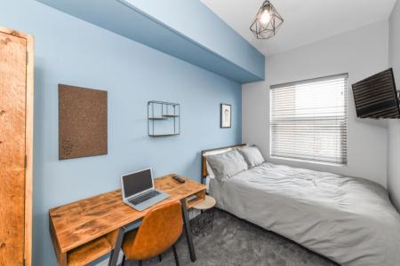 12 bedroom Town house to let in (12-bed) Waverley Street, Arboretum, Nottingham, NG7