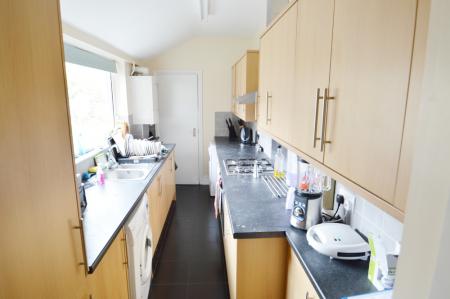 4 bedroom Terraced House for sale in City Road, Dunkirk, Nottingham, NG7