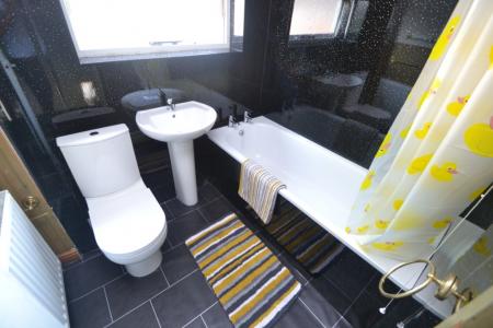 3 bedroom Detached house to let in Oliver Close, Arboretum, Nottingham, NG7