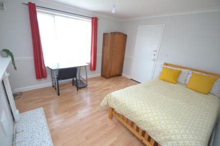 3 bedroom Detached house to let in Oliver Close, Arboretum, Nottingham, NG7