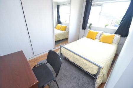 3 bedroom Detached house to let in Oliver Close, Arboretum, Nottingham, NG7