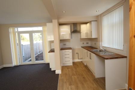 3 bedroom Semi-detached house to let in Charlbury Road, Wollaton, Nottingham, NG8