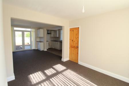 3 bedroom Semi-detached house to let in Charlbury Road, Wollaton, Nottingham, NG8