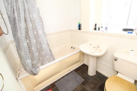 3 bedroom Detached house to let in Falcon Close, Lenton, Nottingham, NG7