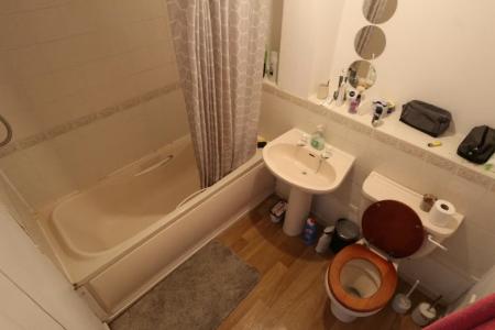 3 bedroom Detached house to let in Falcon Close, Lenton, Nottingham, NG7