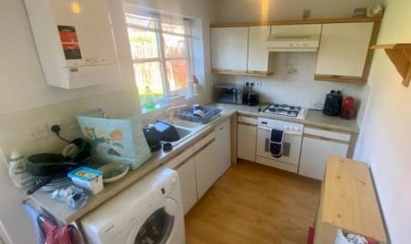 2 bedroom Flat to let in Hazlemere Grove, Lenton, Nottingham, NG7