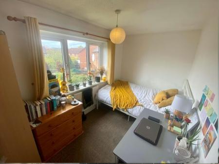 2 bedroom Flat to let in Hazlemere Grove, Lenton, Nottingham, NG7