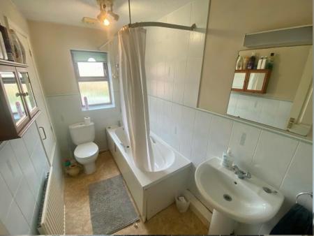 2 bedroom Flat to let in Hazlemere Grove, Lenton, Nottingham, NG7