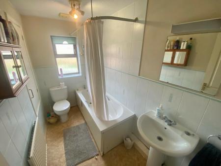 2 bedroom Semi-detached house to let in Heron Drive, Lenton, Nottingham, NG7