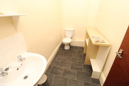 6 bedroom Terraced House to let in Derby Road, Lenton, Nottingham, NG7