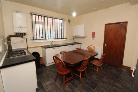 6 bedroom Terraced House to let in Derby Road, Lenton, Nottingham, NG7
