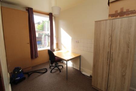 6 bedroom Terraced House to let in Derby Road, Lenton, Nottingham, NG7
