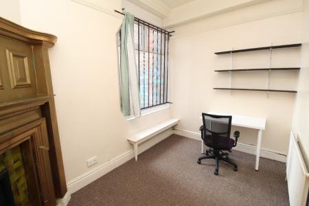 6 bedroom Terraced House to let in Derby Road, Lenton, Nottingham, NG7