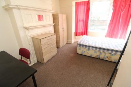 6 bedroom Terraced House to let in Derby Road, Lenton, Nottingham, NG7