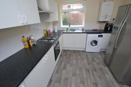 5 bedroom Semi-detached house to let in Johnson Road, Lenton, Nottingham, NG7