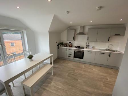 1 bedroom Flat to let in (Room) Middle Street, Beeston, NG9