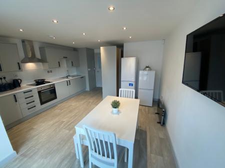 1 bedroom Flat to let in (Room) Middle Street, Beeston, NG9