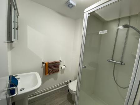 1 bedroom Flat to let in (Room) Middle Street, Beeston, NG9