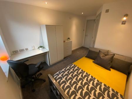 1 bedroom Flat to let in (Room) Middle Street, Beeston, NG9