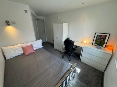 1 bedroom Flat to let in (Room) Middle Street, Beeston, NG9