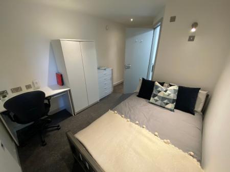 5 bedroom Flat to let in Middle Street, Beeston, NG9