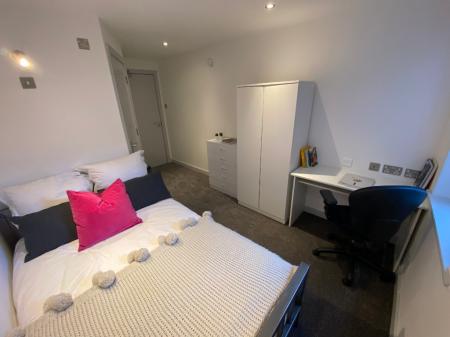 5 bedroom Flat to let in Middle Street, Beeston, NG9