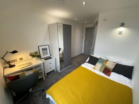 5 bedroom Flat to let in Middle Street, Beeston, NG9