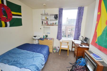 4 bedroom Semi-detached house to let in (4 Bed) Johnson Road, Lenton, Nottingham, NG7