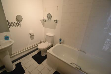 2 bedroom Flat to let in Portland Square, Arboretum, Nottingham, NG7