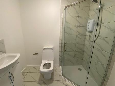 6 bedroom Semi-detached house to let in Queens Road East, Beeston, NG9