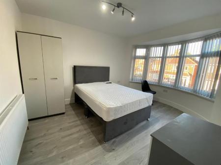 6 bedroom Semi-detached house to let in Queens Road East, Beeston, NG9