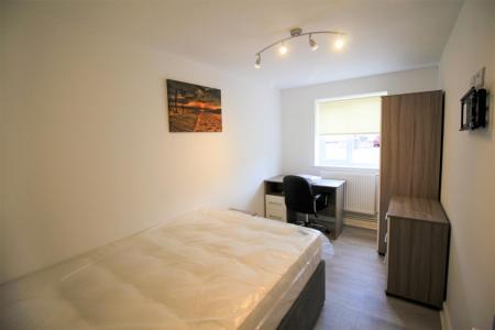 6 bedroom Detached house to let in Fletcher Road, Nottingham, NG9