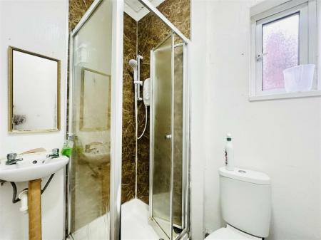 7 bedroom Detached house to let in Harlaxton Drive, Lenton, Nottingham, NG7