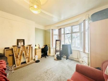 7 bedroom Detached house to let in Harlaxton Drive, Lenton, Nottingham, NG7