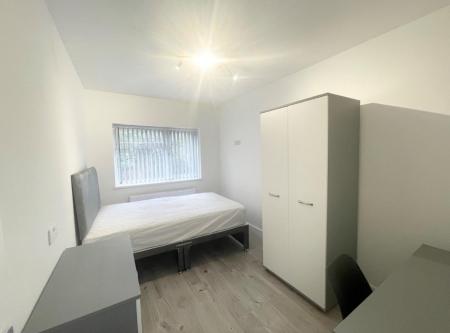 6 bedroom Semi-detached house to let in Coventry Road, Beeston, NG9