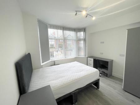 6 bedroom Semi-detached house to let in Coventry Road, Beeston, NG9