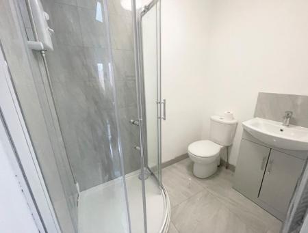 6 bedroom Semi-detached house to let in Coventry Road, Beeston, NG9